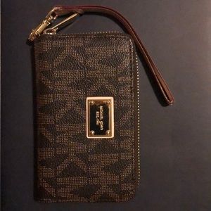 Michael Kors Essential Zip Wallet